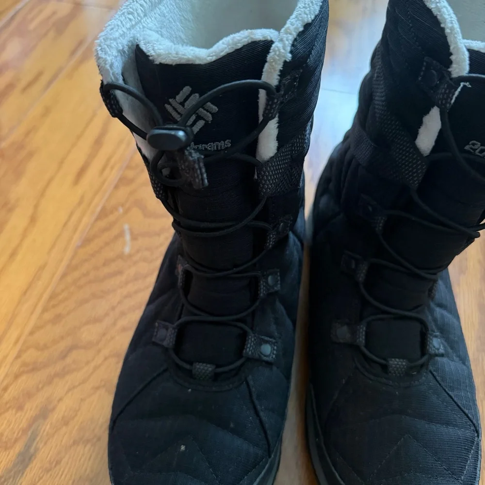 Columbia Black and White Women's Winter Snow Boots 8.5 waterproof techlite